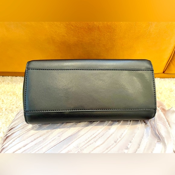 This is not a Peekaboo bag - Picture 5 of 5